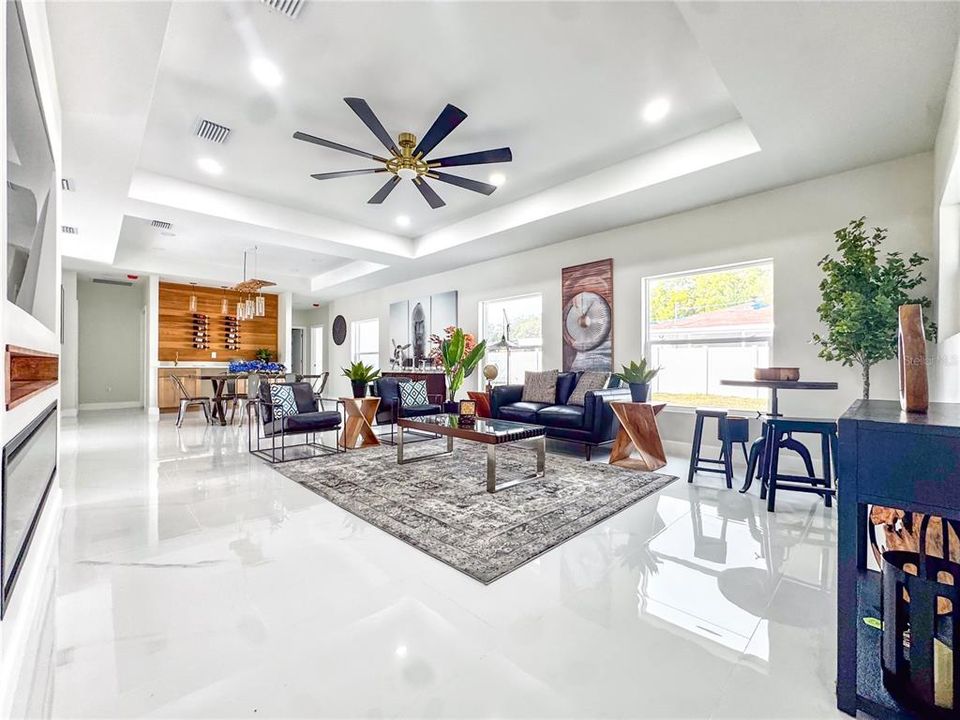 En Venta: $810,000 (4 camas, 3 baños, 2670 Pies cuadrados)