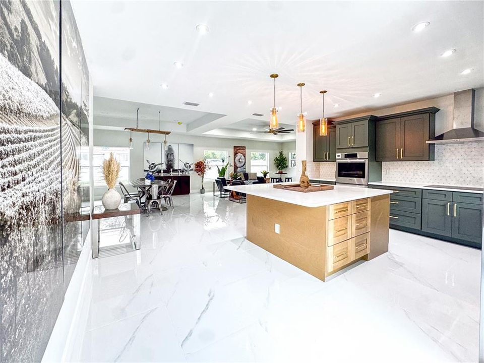 En Venta: $810,000 (4 camas, 3 baños, 2670 Pies cuadrados)