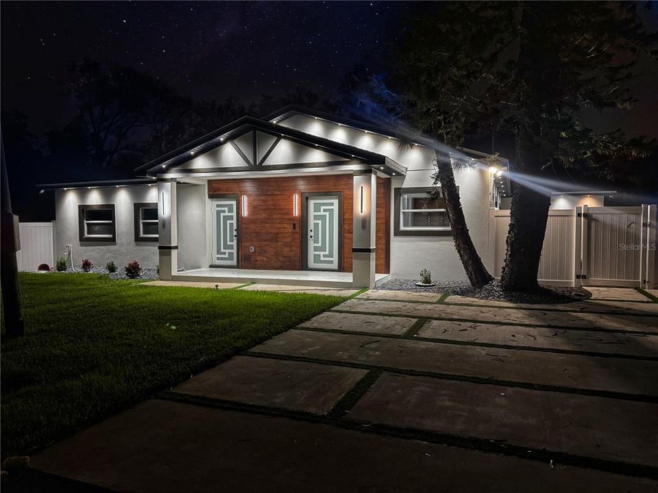 En Venta: $810,000 (4 camas, 3 baños, 2670 Pies cuadrados)