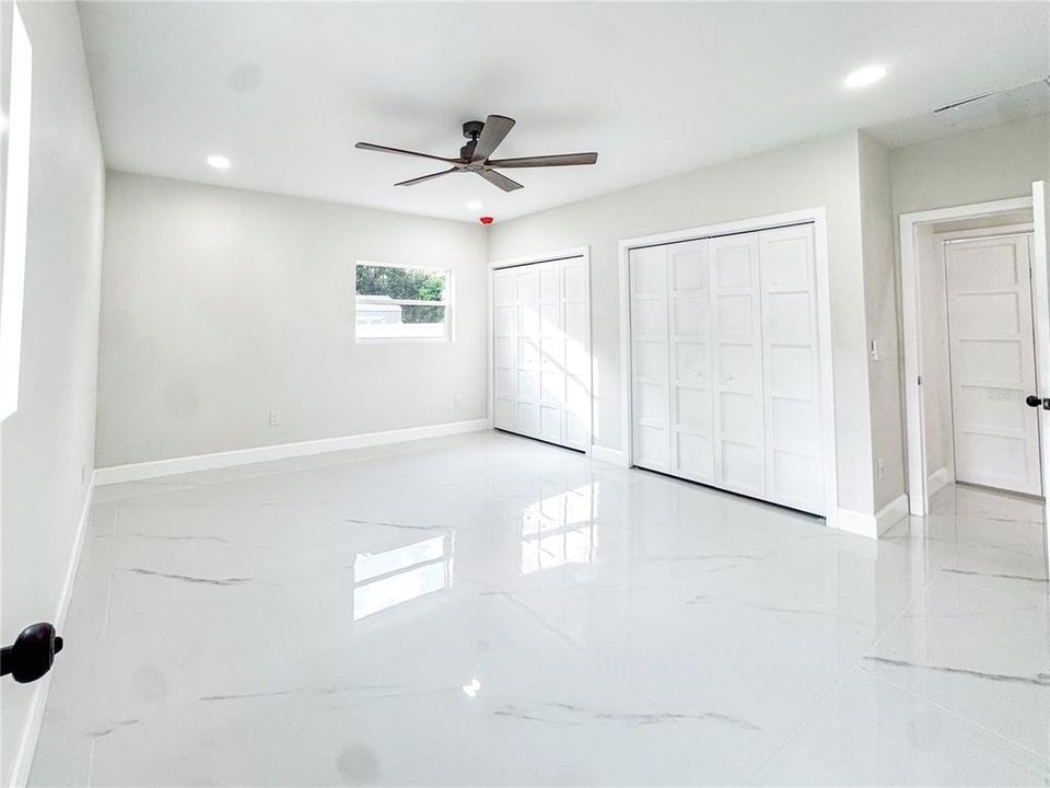 En Venta: $810,000 (4 camas, 3 baños, 2670 Pies cuadrados)