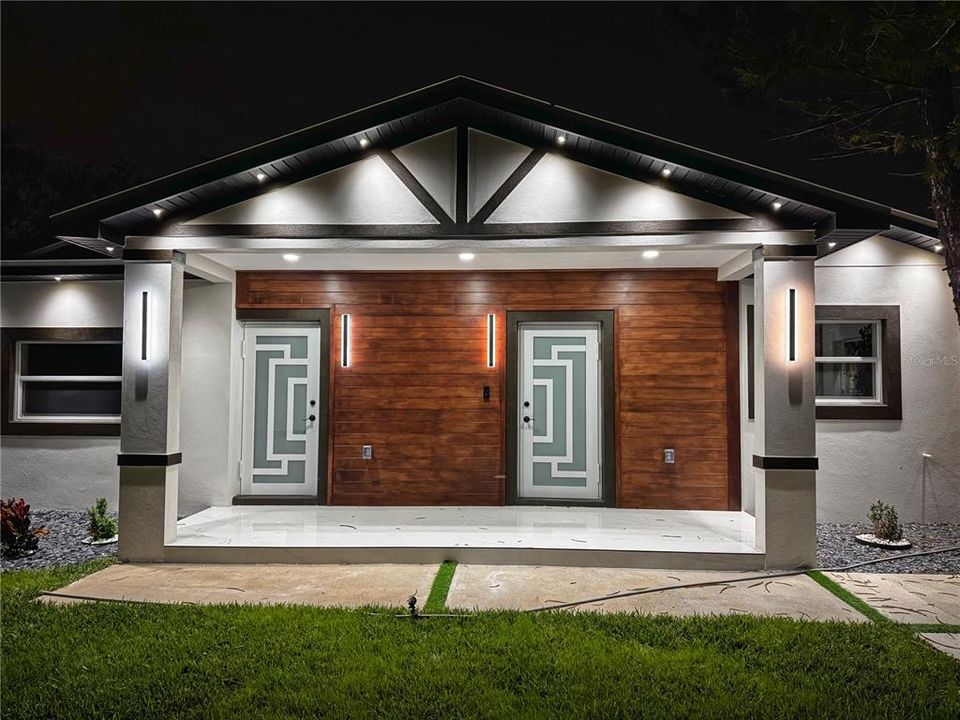 En Venta: $810,000 (4 camas, 3 baños, 2670 Pies cuadrados)