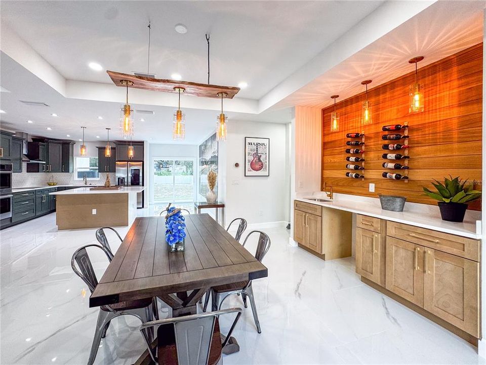 En Venta: $810,000 (4 camas, 3 baños, 2670 Pies cuadrados)