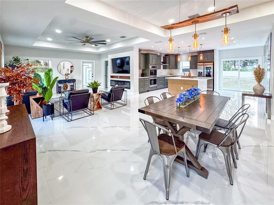 En Venta: $810,000 (4 camas, 3 baños, 2670 Pies cuadrados)