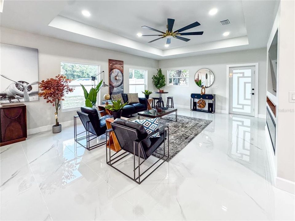 En Venta: $810,000 (4 camas, 3 baños, 2670 Pies cuadrados)