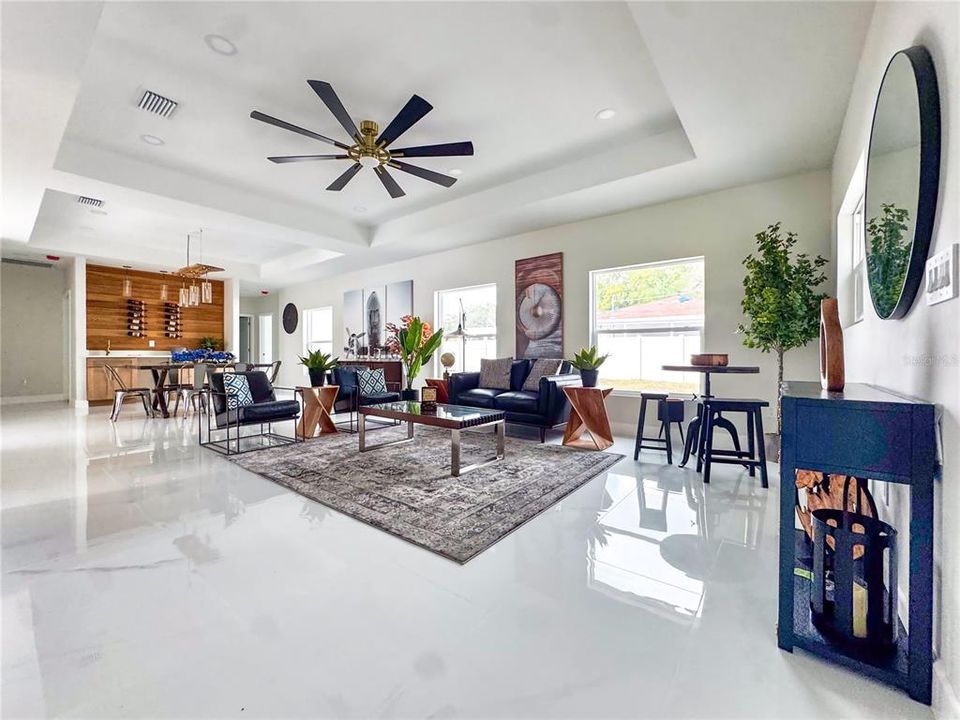 En Venta: $810,000 (4 camas, 3 baños, 2670 Pies cuadrados)