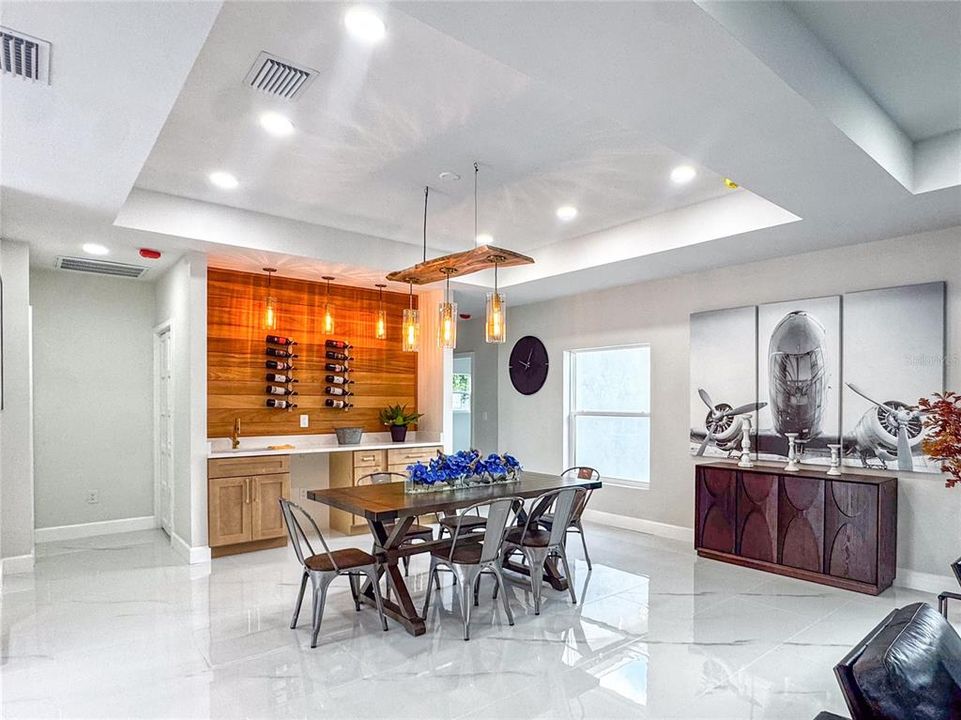 En Venta: $810,000 (4 camas, 3 baños, 2670 Pies cuadrados)