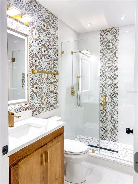 En Venta: $810,000 (4 camas, 3 baños, 2670 Pies cuadrados)