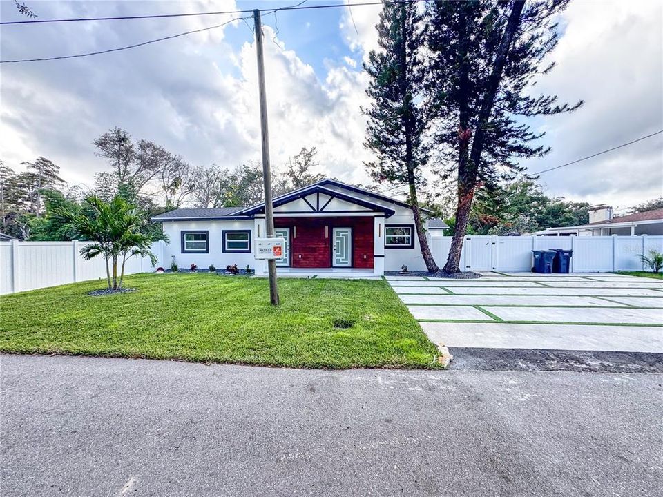 En Venta: $810,000 (4 camas, 3 baños, 2670 Pies cuadrados)