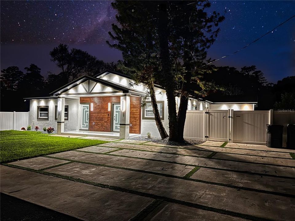 En Venta: $810,000 (4 camas, 3 baños, 2670 Pies cuadrados)