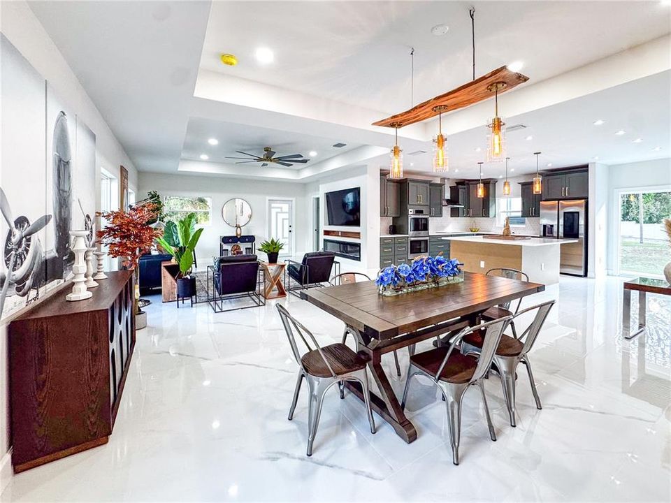 En Venta: $810,000 (4 camas, 3 baños, 2670 Pies cuadrados)