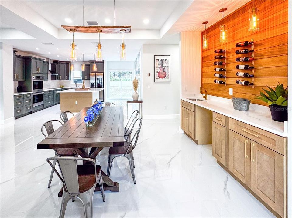 En Venta: $810,000 (4 camas, 3 baños, 2670 Pies cuadrados)