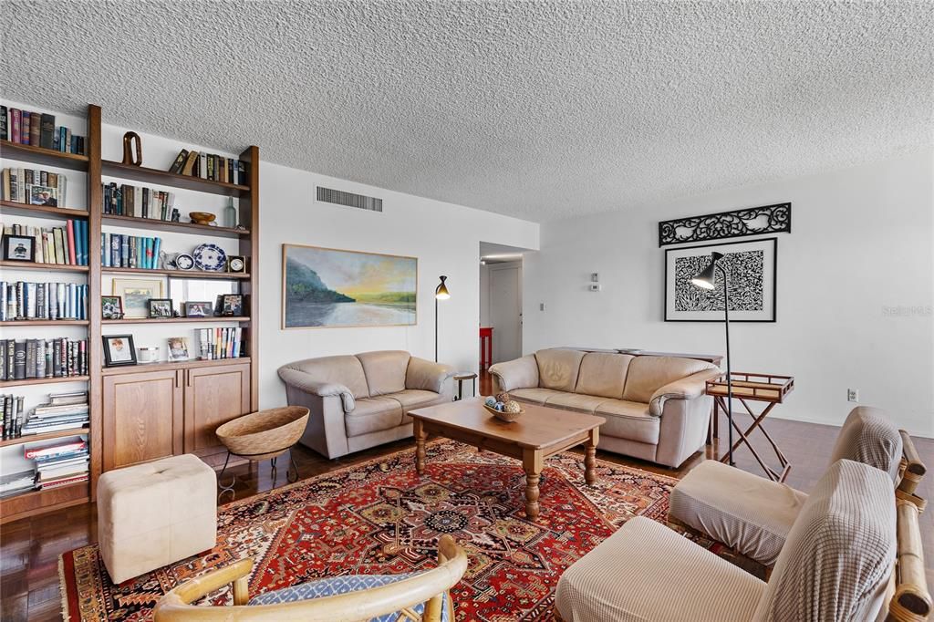 出租: $10,000 (2 贝兹, 2 浴室, 1458 平方英尺)