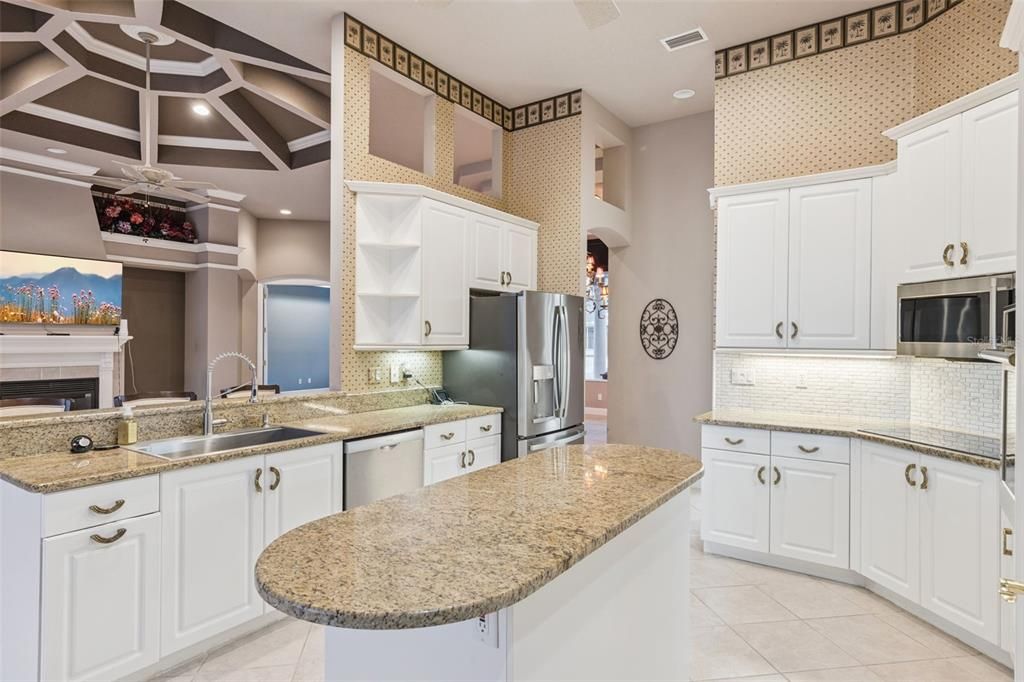 En Venta: $899,000 (4 camas, 3 baños, 3067 Pies cuadrados)