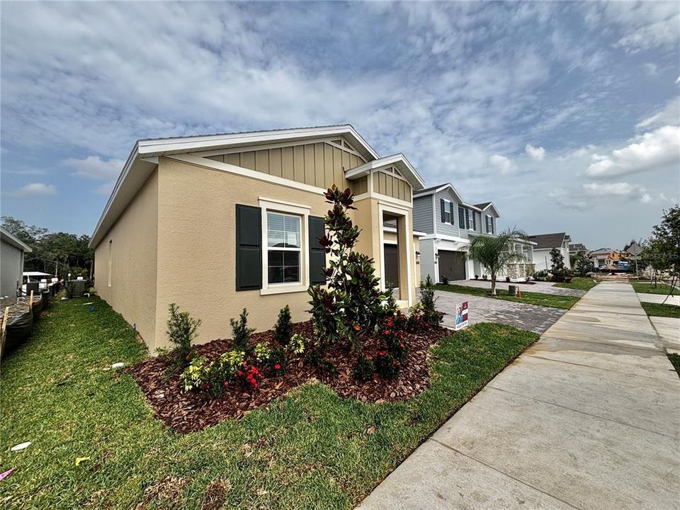 For Rent: $2,290 (3 beds, 2 baths, 1555 Square Feet)