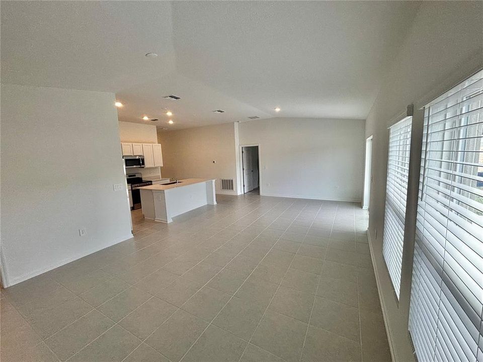 For Rent: $2,290 (3 beds, 2 baths, 1555 Square Feet)