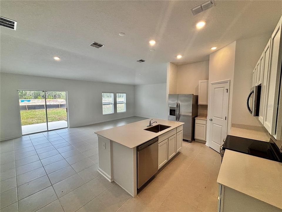 For Rent: $2,290 (3 beds, 2 baths, 1555 Square Feet)