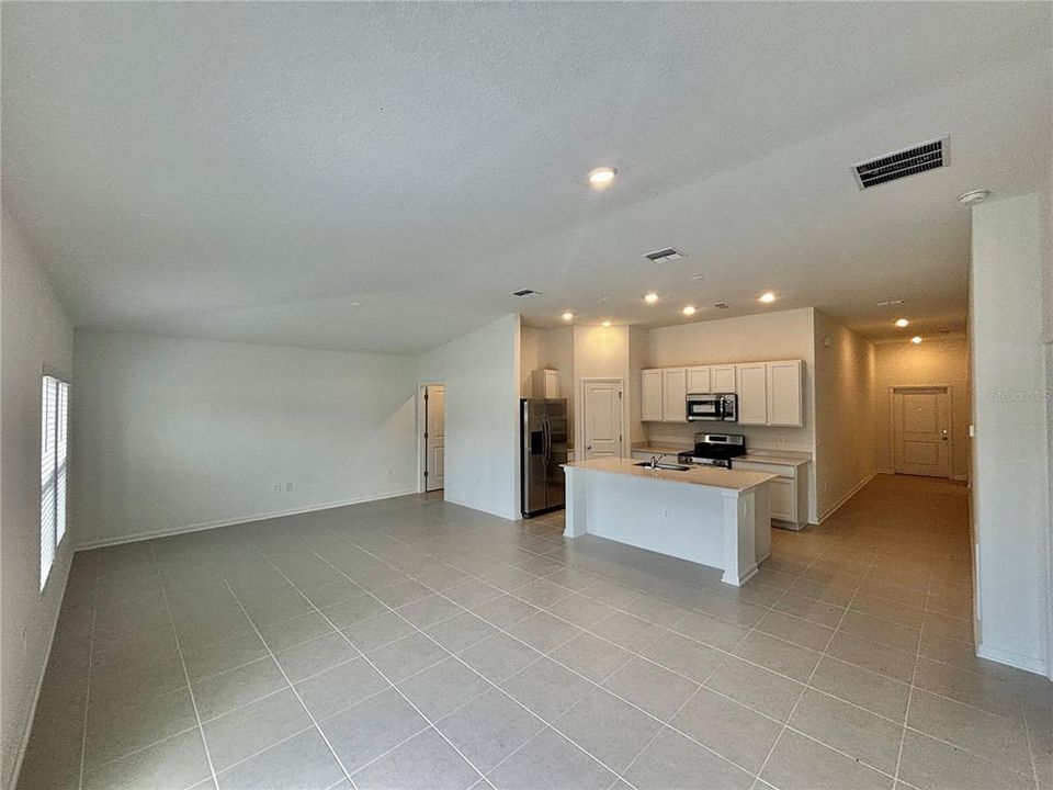 For Rent: $2,290 (3 beds, 2 baths, 1555 Square Feet)