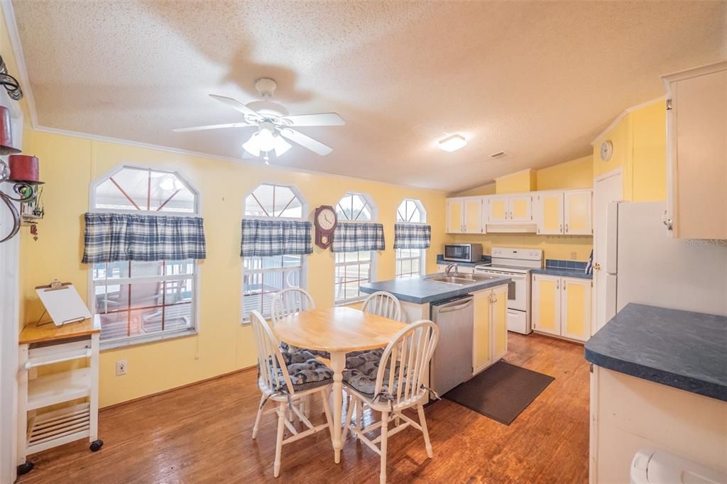 待售: $325,000 (3 贝兹, 2 浴室, 1344 平方英尺)