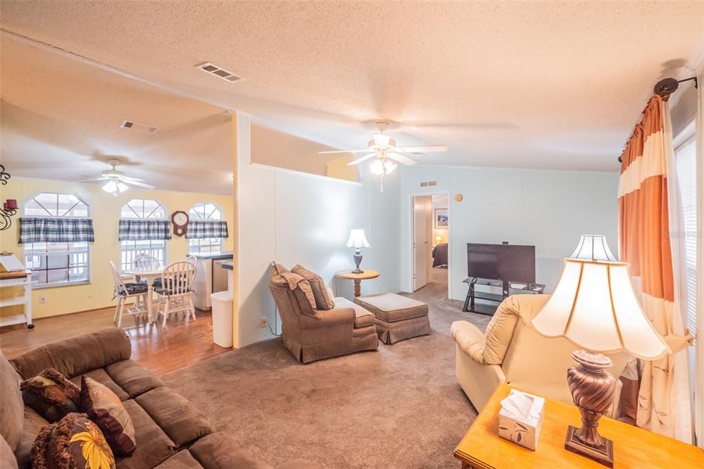 待售: $325,000 (3 贝兹, 2 浴室, 1344 平方英尺)