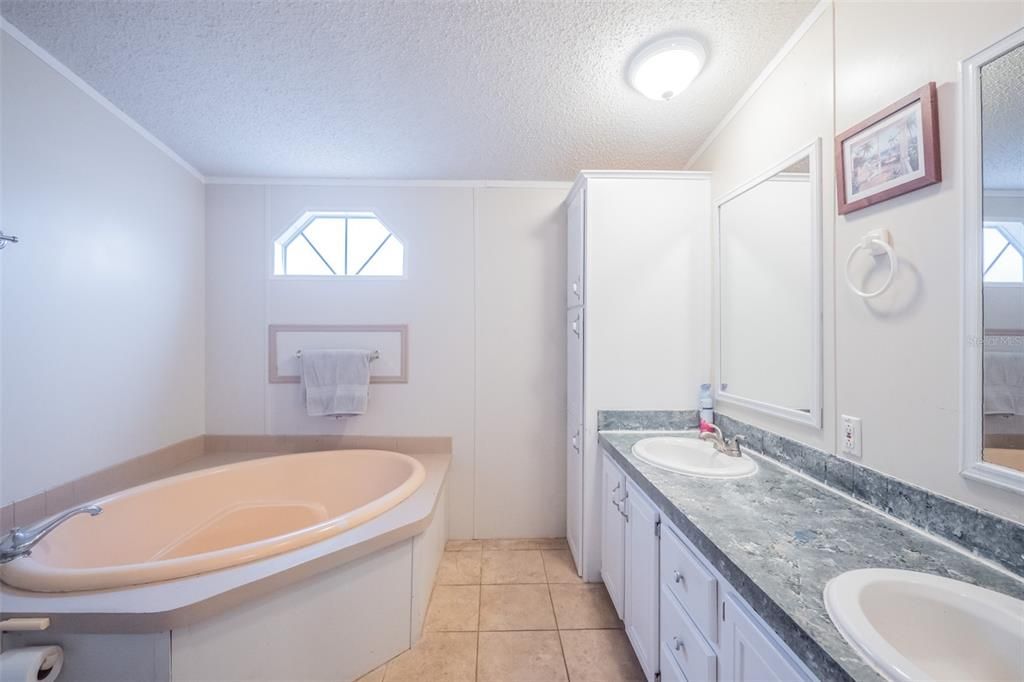 待售: $325,000 (3 贝兹, 2 浴室, 1344 平方英尺)