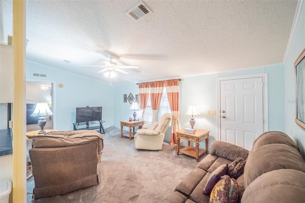 待售: $325,000 (3 贝兹, 2 浴室, 1344 平方英尺)