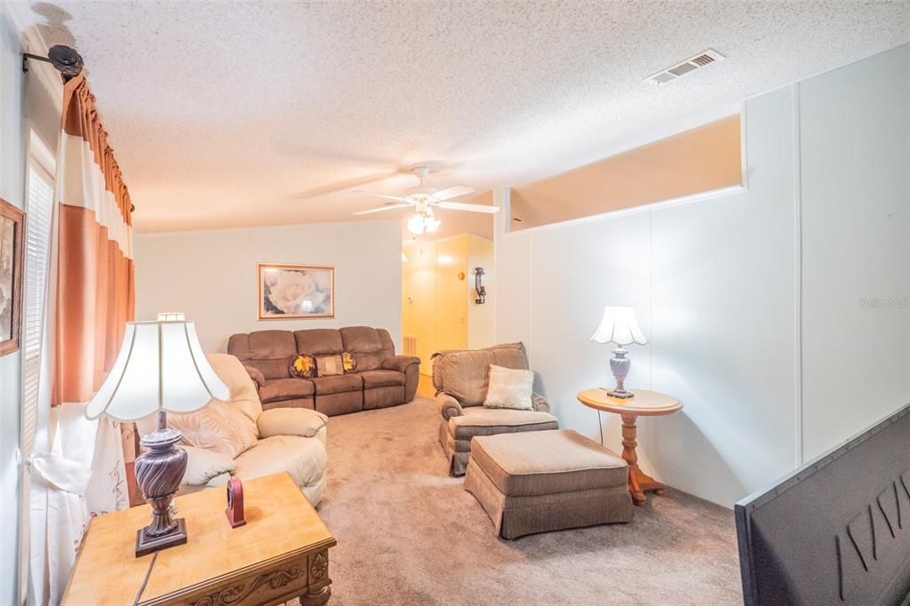 待售: $325,000 (3 贝兹, 2 浴室, 1344 平方英尺)