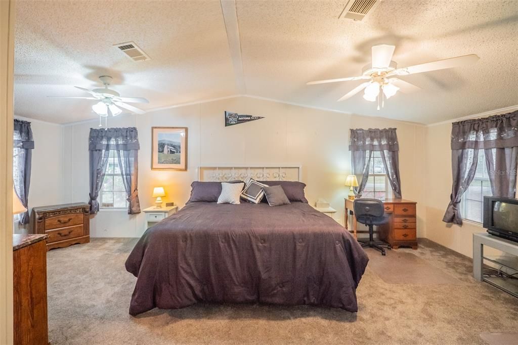 待售: $325,000 (3 贝兹, 2 浴室, 1344 平方英尺)