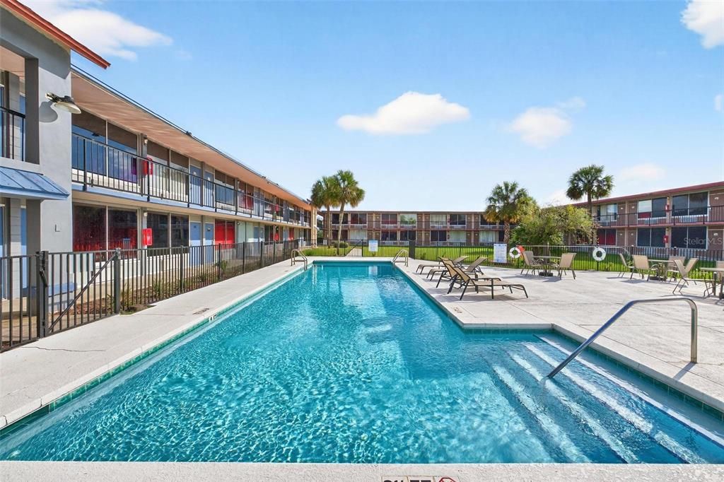 待售: $56,900 (1 贝兹, 1 浴室, 300 平方英尺)