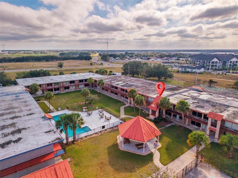 待售: $56,900 (1 贝兹, 1 浴室, 300 平方英尺)