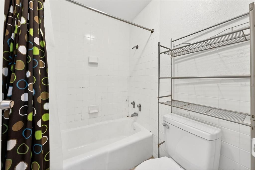 待售: $56,900 (1 贝兹, 1 浴室, 300 平方英尺)