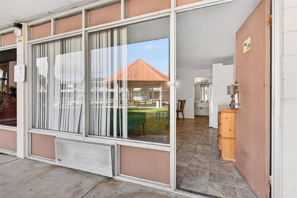 待售: $56,900 (1 贝兹, 1 浴室, 300 平方英尺)