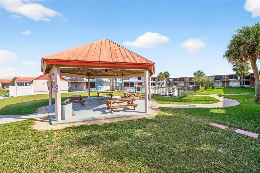 待售: $56,900 (1 贝兹, 1 浴室, 300 平方英尺)