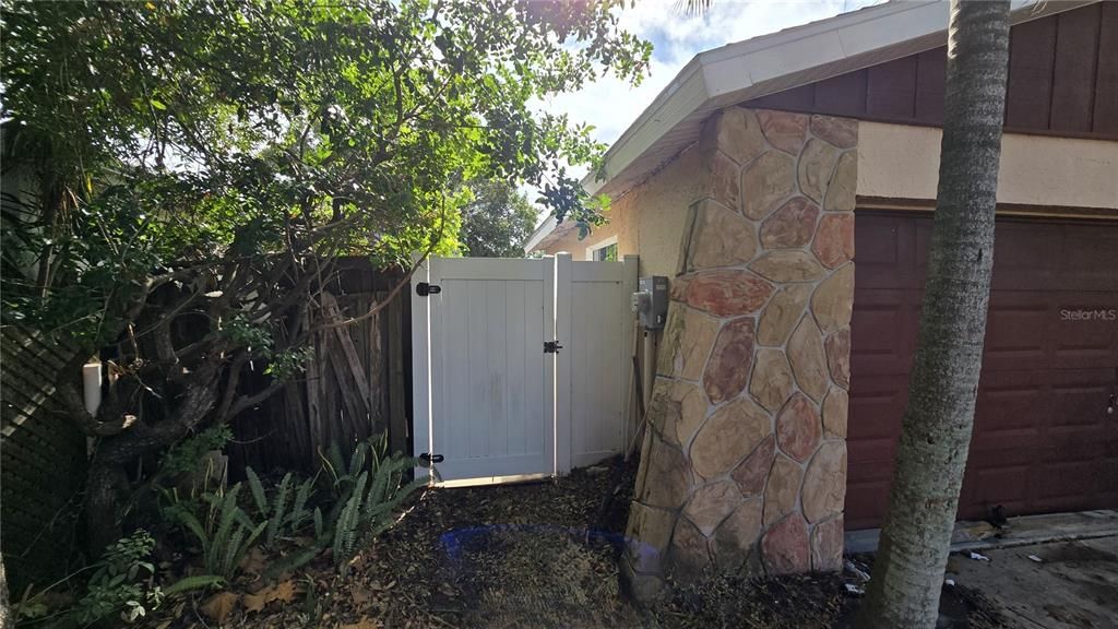 На продажу: $299,999 (3 спален, 2 ванн, 1336 Квадратных фут)