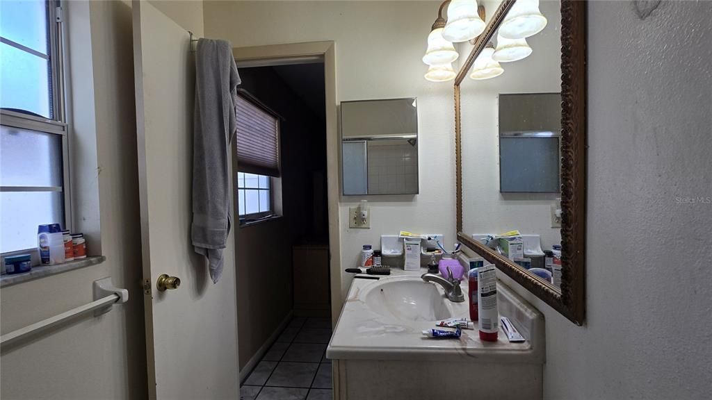 На продажу: $299,999 (3 спален, 2 ванн, 1336 Квадратных фут)