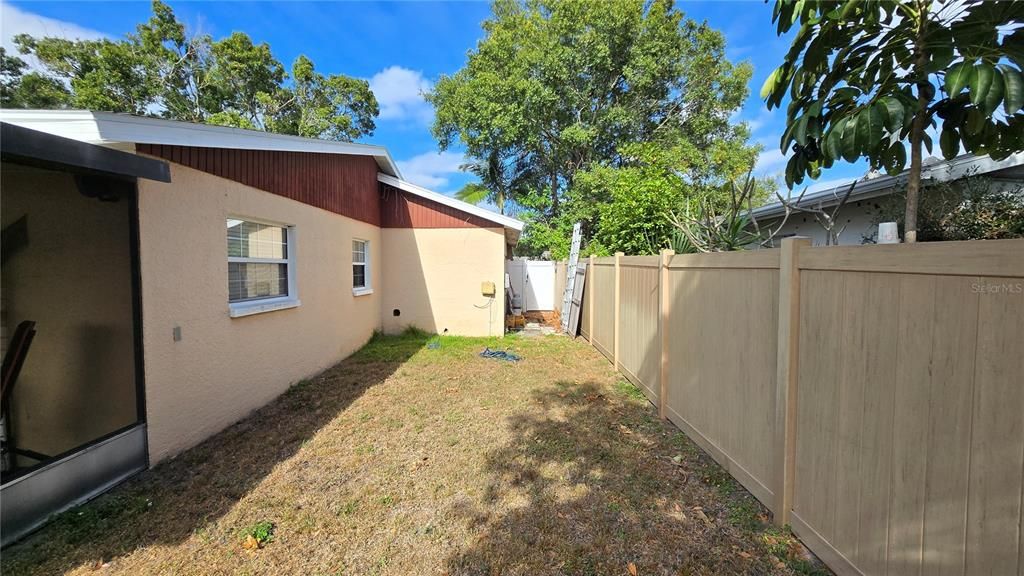 На продажу: $299,999 (3 спален, 2 ванн, 1336 Квадратных фут)