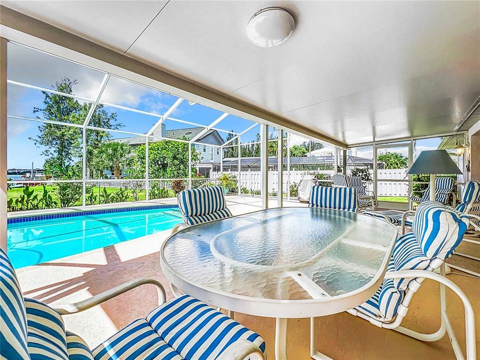 На продажу: $3,100,000 (2 спален, 2 ванн, 1961 Квадратных фут)