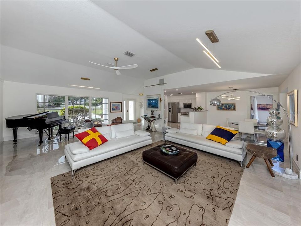 待售: $2,995,000 (2 贝兹, 2 浴室, 1961 平方英尺)