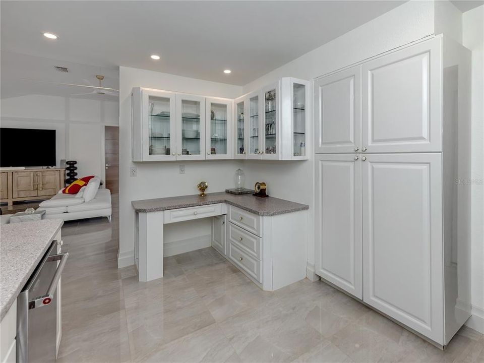 待售: $2,995,000 (2 贝兹, 2 浴室, 1961 平方英尺)