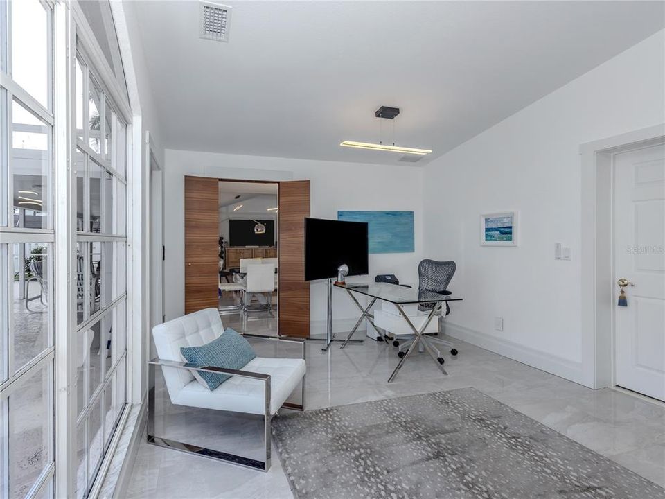 待售: $2,995,000 (2 贝兹, 2 浴室, 1961 平方英尺)