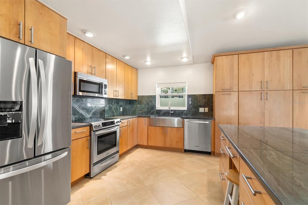 For Sale: $875,000 (2 beds, 3 baths, 2304 Square Feet)