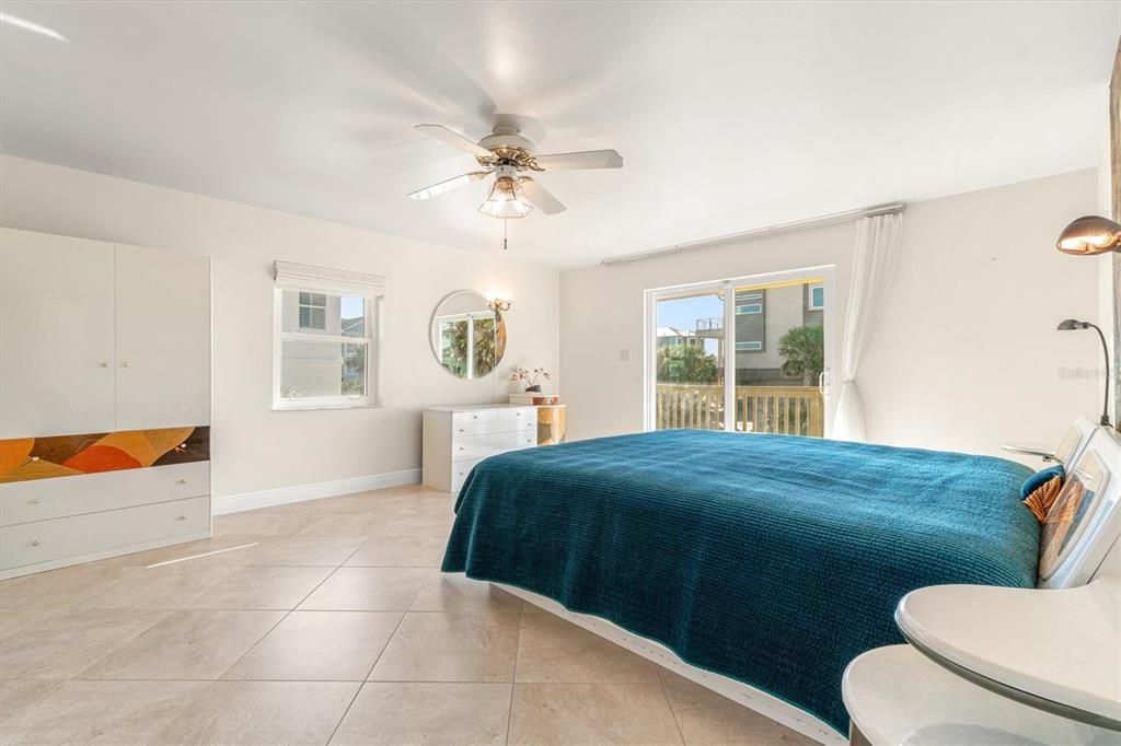 For Sale: $875,000 (2 beds, 3 baths, 2304 Square Feet)