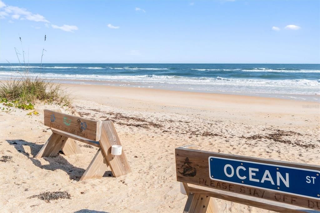 For Sale: $875,000 (2 beds, 3 baths, 2304 Square Feet)