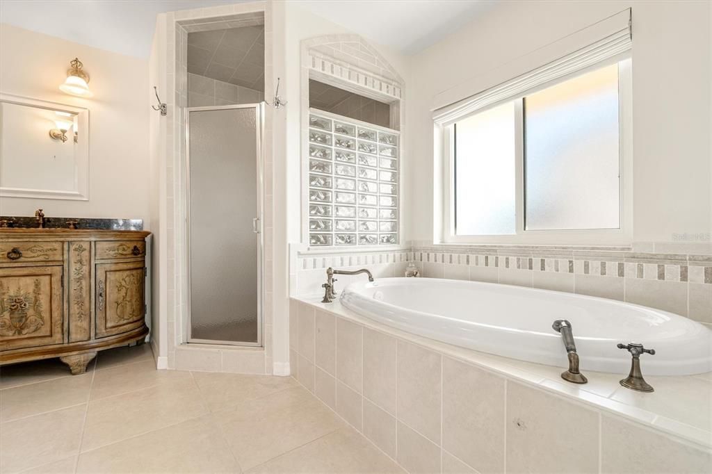 For Sale: $875,000 (2 beds, 3 baths, 2304 Square Feet)