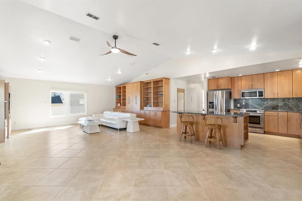 For Sale: $875,000 (2 beds, 3 baths, 2304 Square Feet)