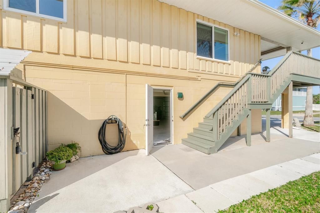 For Sale: $875,000 (2 beds, 3 baths, 2304 Square Feet)