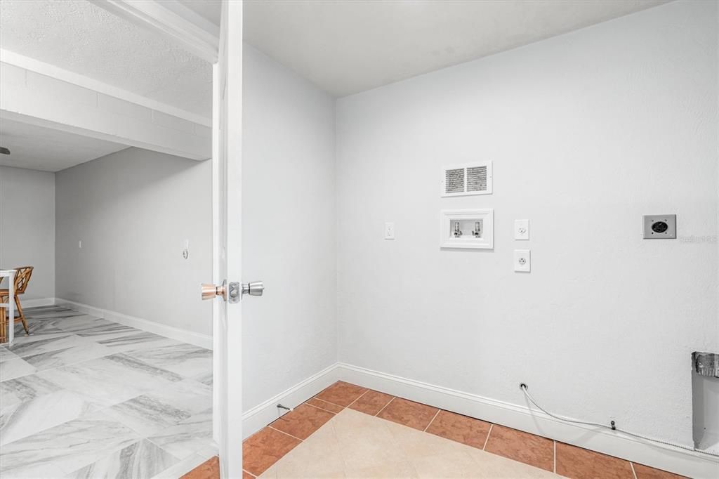 For Sale: $875,000 (2 beds, 3 baths, 2304 Square Feet)