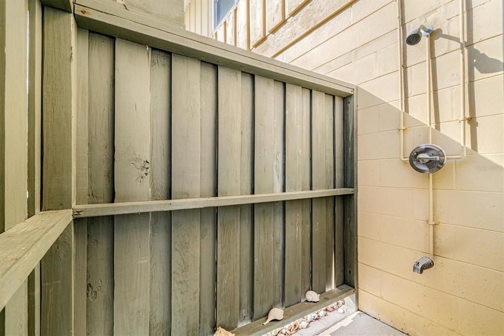 For Sale: $875,000 (2 beds, 3 baths, 2304 Square Feet)