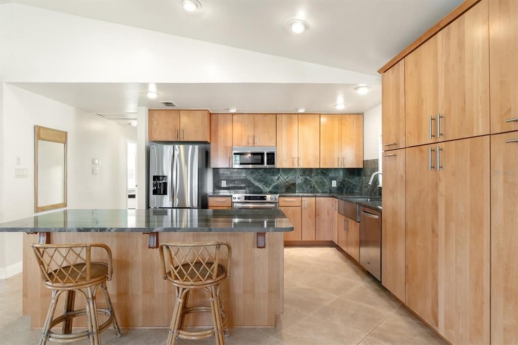 For Sale: $875,000 (2 beds, 3 baths, 2304 Square Feet)