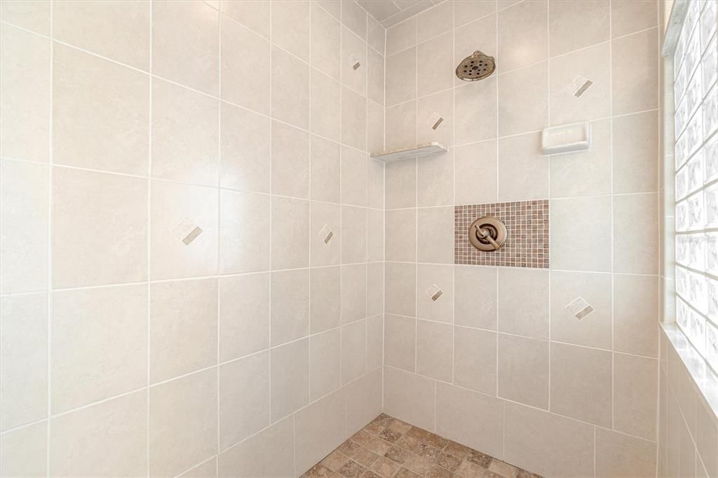 For Sale: $875,000 (2 beds, 3 baths, 2304 Square Feet)