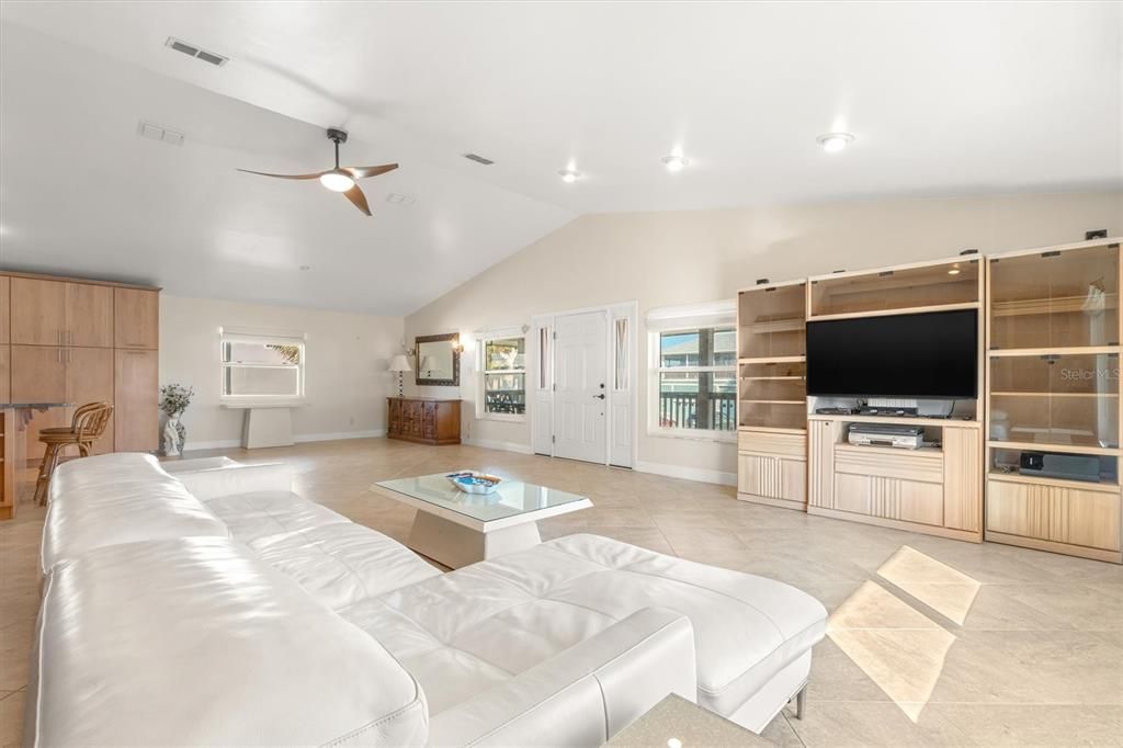 For Sale: $875,000 (2 beds, 3 baths, 2304 Square Feet)